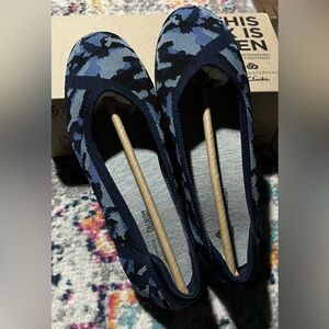 Clarks Carly Wish Navy Camo Flats 6.5W